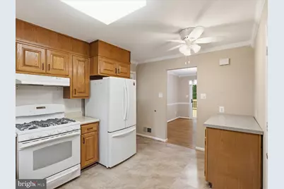 7218 Hadlow Drive, Springfield, VA 22152 - Photo 14