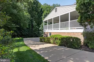 11305 Hunt Farm Ln, Oakton, VA 22124 - Photo 6
