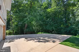 11305 Hunt Farm Ln, Oakton, VA 22124 - Photo 10