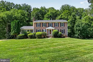 11305 Hunt Farm Ln, Oakton, VA 22124 - Photo 2
