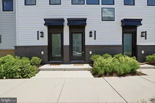 4759 Sully Pt Ln, Chantilly, VA 20151 - Photo 2