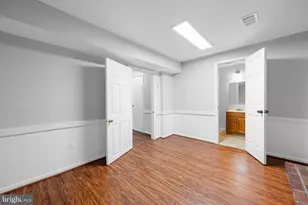 300 Holly Ct, Herndon, VA 20170 - Photo 26
