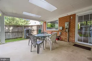 300 Holly Ct, Herndon, VA 20170 - Photo 34