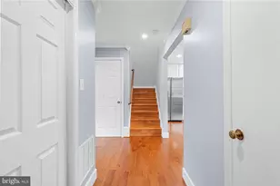 300 Holly Ct, Herndon, VA 20170 - Photo 4