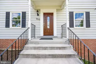 300 Holly Ct, Herndon, VA 20170 - Photo 2