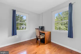 300 Holly Ct, Herndon, VA 20170 - Photo 22