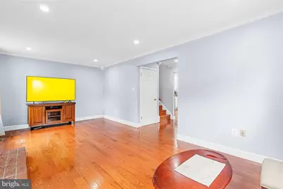 300 Holly Court, Herndon, VA 20170 - Photo 12