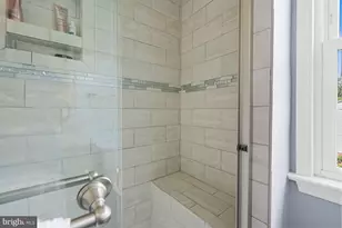 300 Holly Ct, Herndon, VA 20170 - Photo 18