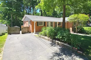 8925 Falling Creek Ct, Annandale, VA 22003 - Photo 2