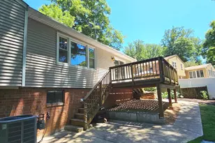 8925 Falling Creek Ct, Annandale, VA 22003 - Photo 10