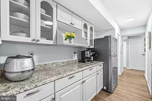 9715 Kings Crown Ct, Fairfax, VA 22031 - Photo 10