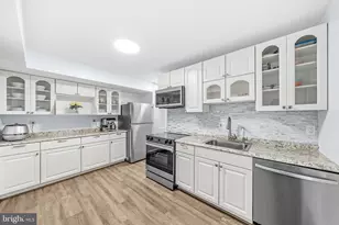 9715 Kings Crown Ct, Fairfax, VA 22031 - Photo 12