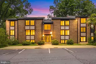 9715 Kings Crown Ct, Fairfax, VA 22031 - Photo 2