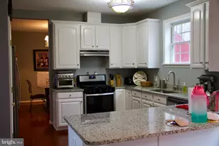 11601 Warren Ln, Fairfax, VA 22030 - Photo 12