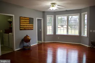 11601 Warren Ln, Fairfax, VA 22030 - Photo 10