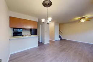 6008 Chestnut Hollow Ct, Centreville, VA 20121 - Photo 4