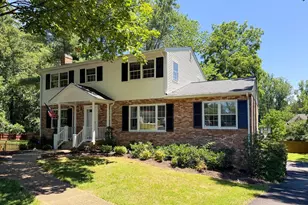 408 Holloway Ct NE, Vienna, VA 22180 - Photo 2