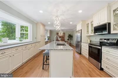 408 Holloway Court NE, Vienna, VA 22180 - Photo 4