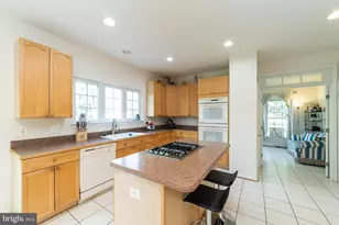 2944 Edgelea Rd, Vienna, VA 22181 - Photo 16