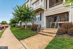 9254 Cardinal Forest Ln, Lorton, VA 22079 - Photo 2