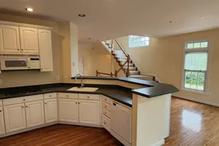 8021 Kidwell Town Ct, Vienna, VA 22182 - Photo 10