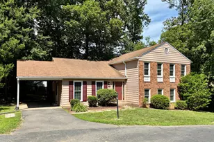 4834 King Solomon Dr, Annandale, VA 22003 - Photo 2