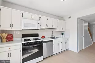 9424 Goshen Ln, Burke, VA 22015 - Photo 12