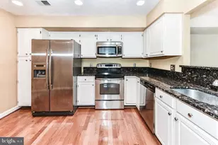 12010 Ridge Knoll Dr, Fairfax, VA 22033 - Photo 8