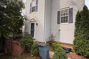 8818 Ridge Hollow Ct, Springfield, VA 22152 - Photo 2