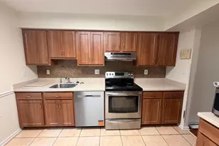 8818 Ridge Hollow Ct, Springfield, VA 22152 - Photo 10