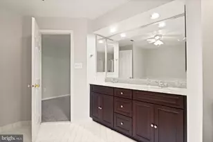 15253 Surrey House Way, Centreville, VA 20120 - Photo 32