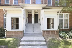 4473 Beacon Grove Cir, Fairfax, VA 22033 - Photo 2