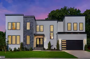 719 Meadow Ln SW, Vienna, VA 22180 - Photo 2