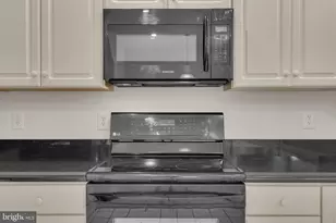 9902 Michael Schar Ct, Vienna, VA 22181 - Photo 16