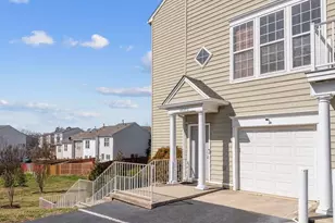 6339 Eagle Ridge Ln, Alexandria, VA 22312 - Photo 2