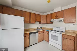 5305 Anchor Ct, Fairfax, VA 22032 - Photo 8