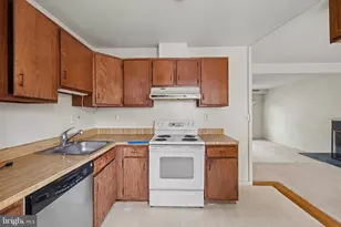 5305 Anchor Ct, Fairfax, VA 22032 - Photo 10