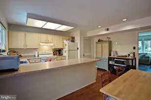 1450 Greenmont Ct, Reston, VA 20190 - Photo 10