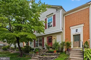 12118 Wedgeway Pl, Fairfax, VA 22033 - Photo 2