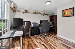 1057 Burwick Dr, Herndon, VA 20170 - Photo 18