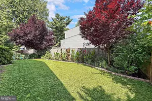 1057 Burwick Dr, Herndon, VA 20170 - Photo 48