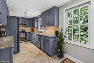 1057 Burwick Dr, Herndon, VA 20170 - Photo 12