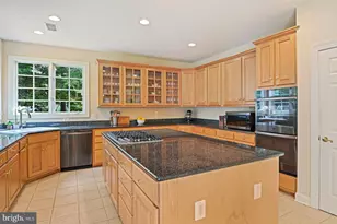 10560 Fox Forest Dr, Great Falls, VA 22066 - Photo 10