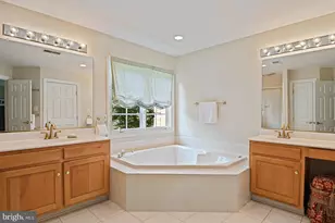 10560 Fox Forest Dr, Great Falls, VA 22066 - Photo 26