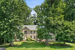 10560 Fox Forest Dr, Great Falls, VA 22066 - Photo 2