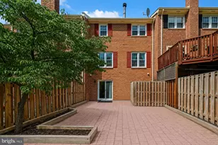 8217 Clifton Farm Ct, Alexandria, VA 22306 - Photo 32