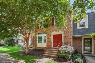 8217 Clifton Farm Ct, Alexandria, VA 22306 - Photo 2