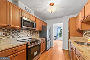 8217 Clifton Farm Ct, Alexandria, VA 22306 - Photo 8