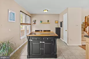 7238 Lensfield Ct, Alexandria, VA 22315 - Photo 4