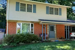 9809 Bacon Ct, Fairfax, VA 22032 - Photo 4